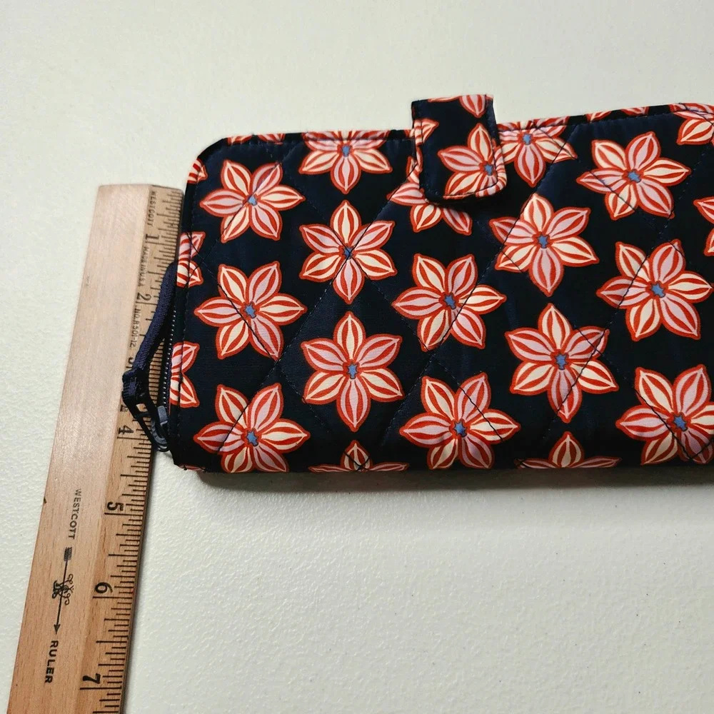 NEW Vera Bradley Womens Navy Floral Quilted Essential Tab Wallet Floral Burst